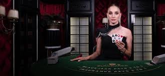 Super Sic Bo live-dealer table on darumasakti showing dice shaker and betting interface